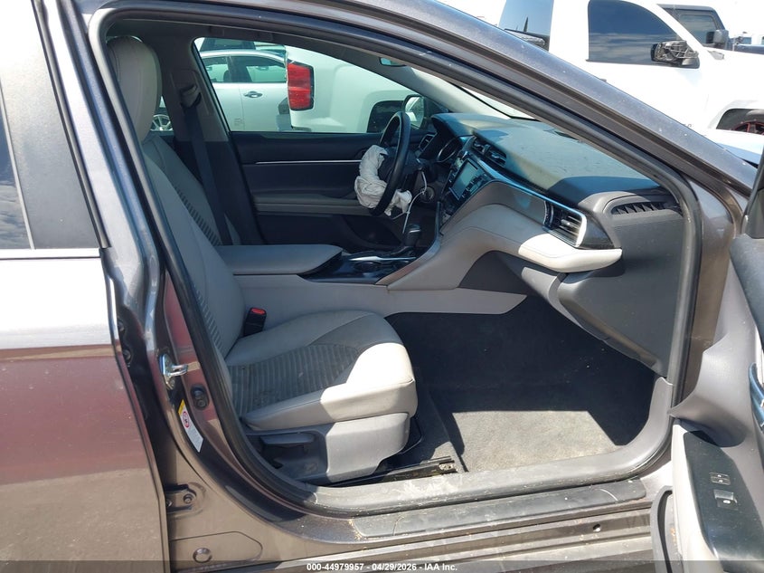 2018 TOYOTA CAMRY auction photo 5