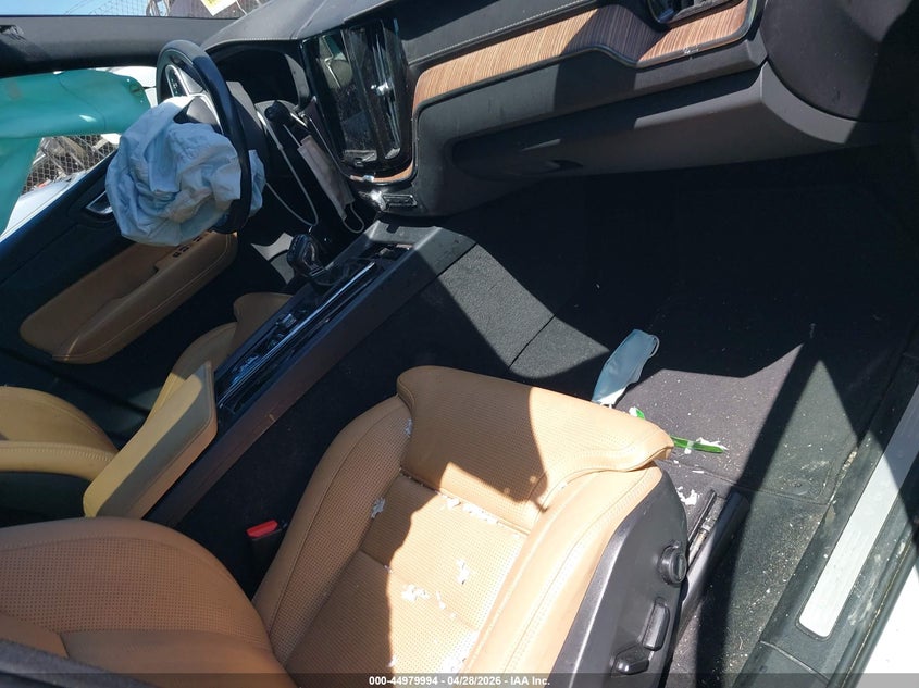 2021 VOLVO XC60 auction photo 5