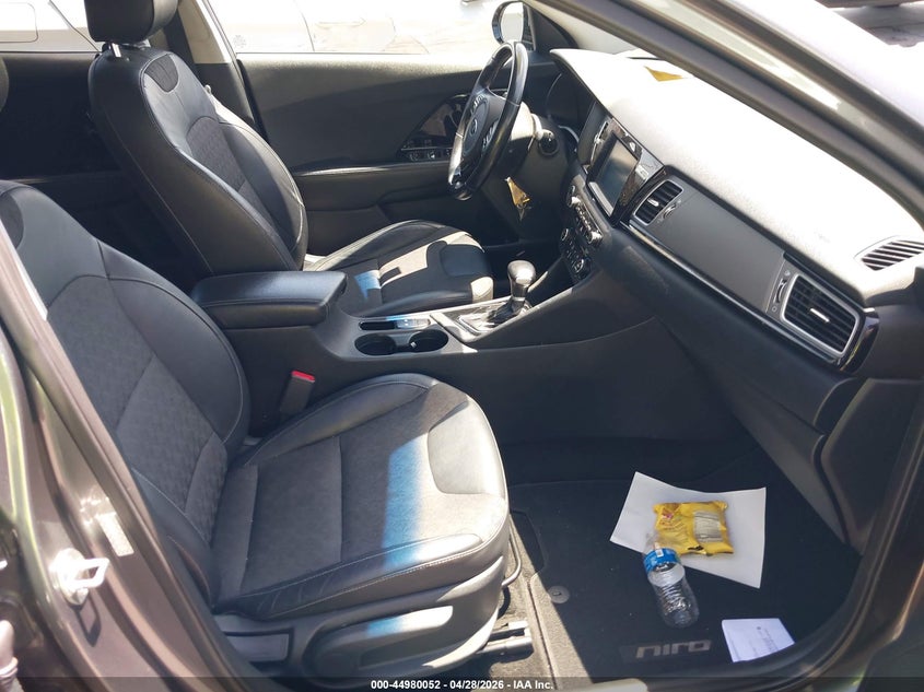 VIN KNDCC3LC2H5104077 2017 KIA NIRO EX