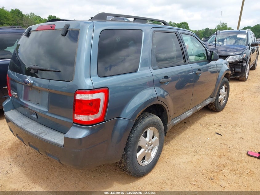 1FMCU0D71AKB11649 2010 Ford Escape 2.5 Xlt blue