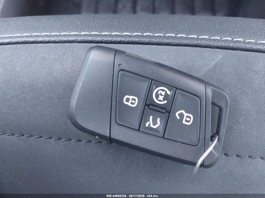2025 VOLKSWAGEN TAOS 1.5T SE BLACK — Фото 11