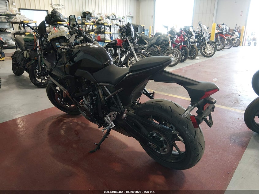 2025 SUZUKI GSX MOTO 2