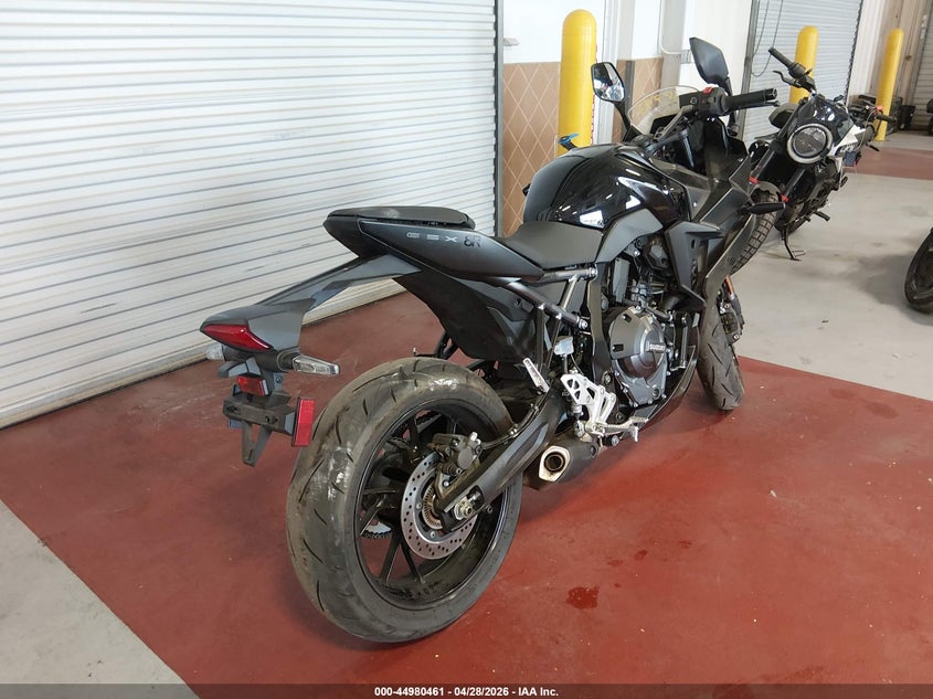 2025 SUZUKI GSX MOTO 2
