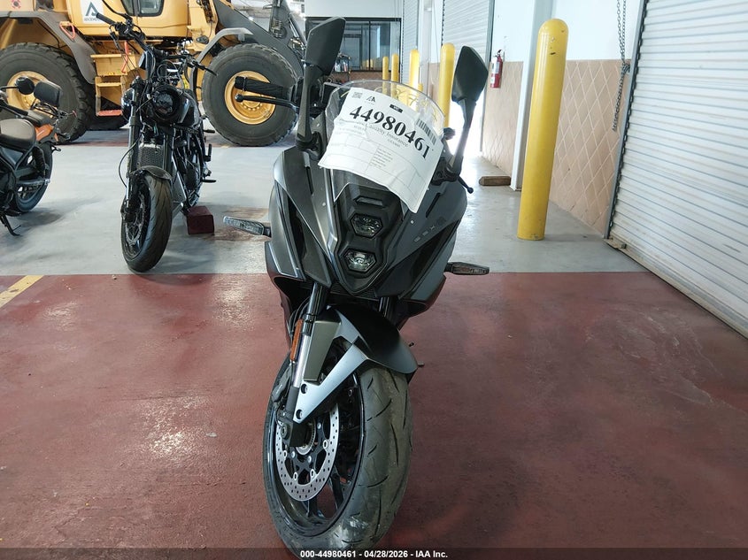 2025 SUZUKI GSX MOTO 2