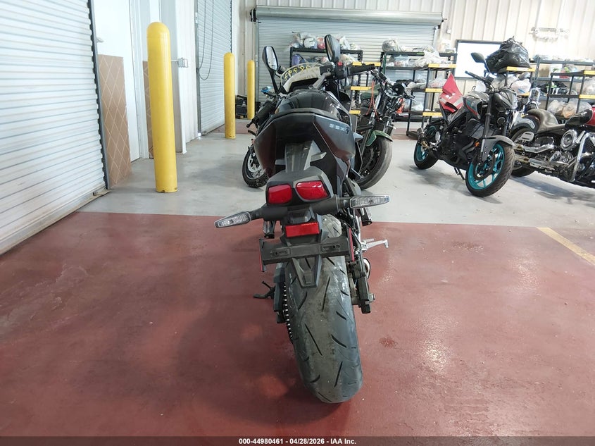 2025 Suzuki Gsx800 F VIN: JS1EM13BXS7100334 Lot: 44980461