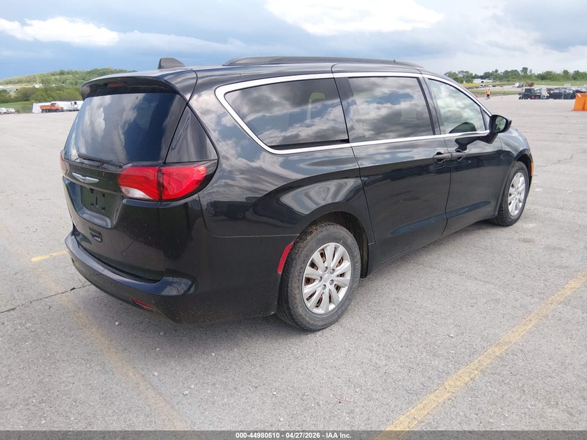2020 Chrysler Voyager L
