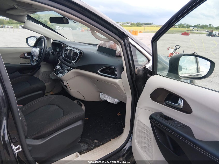 2020 Chrysler Voyager L