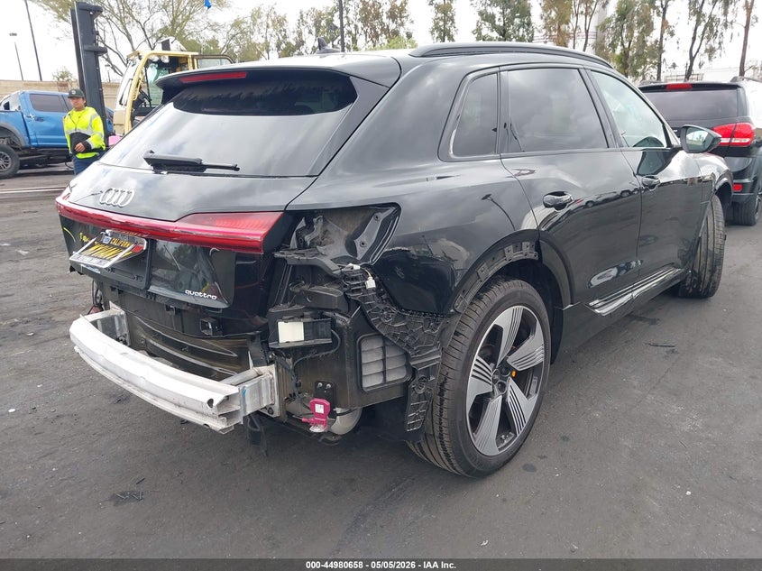 Vin: wa1laage0pb004219, lot: 45478082, audi e-tron premium plus quattro 20234