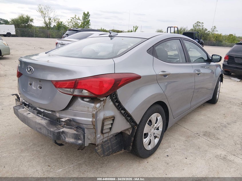 2016 HYUNDAI ELANTRA auction photo 4