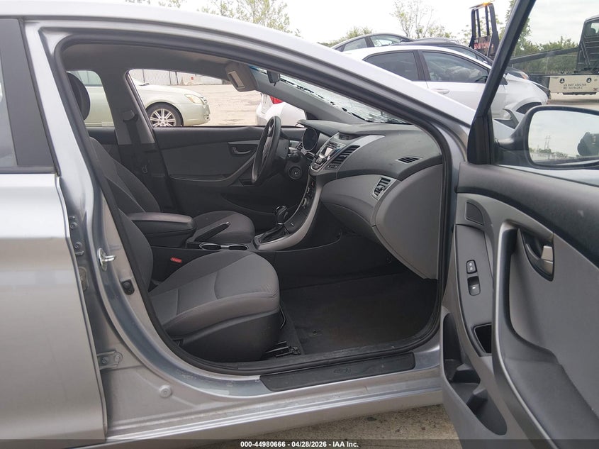 2016 HYUNDAI ELANTRA auction photo 5