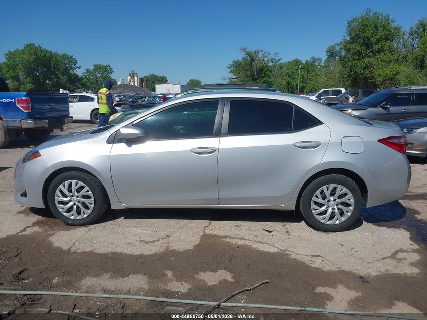 TOYOTA COROLLA - zdjęcie 14