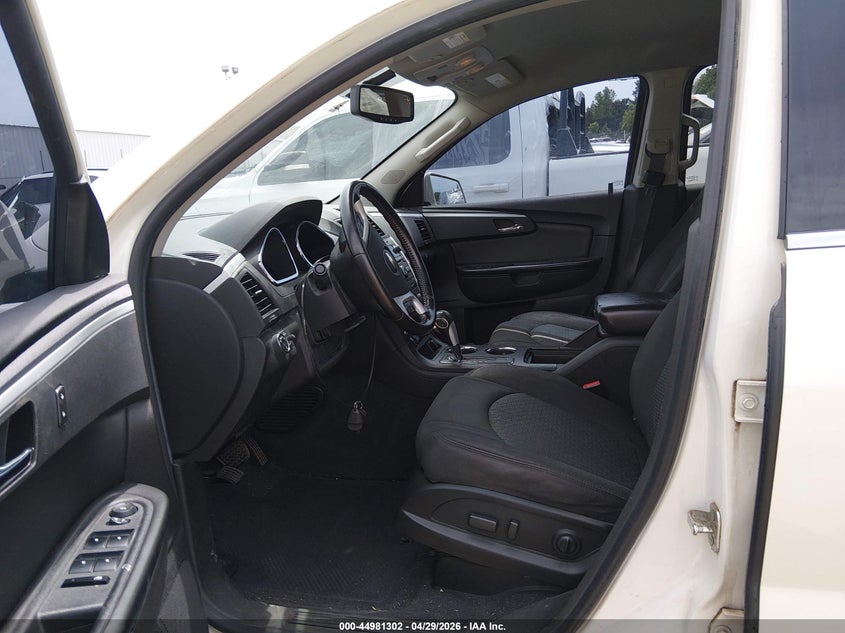 2012 Chevrolet Traverse 3.6 1Lt cream Lot 111044981302 Vin 1GNKRGED5CJ320472
