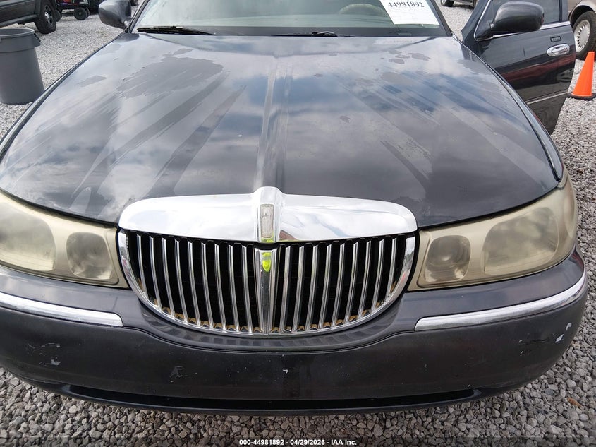 2000 Lincoln Town Car Executive VIN: 1LNHM81W8YY932626 Lot: 44981892