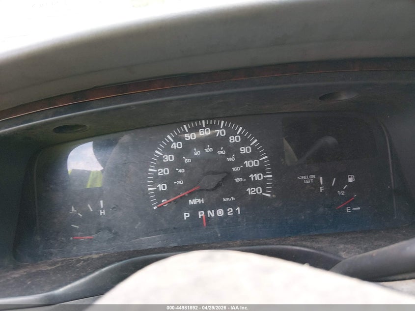 2000 Lincoln Town Car Executive VIN: 1LNHM81W8YY932626 Lot: 44981892