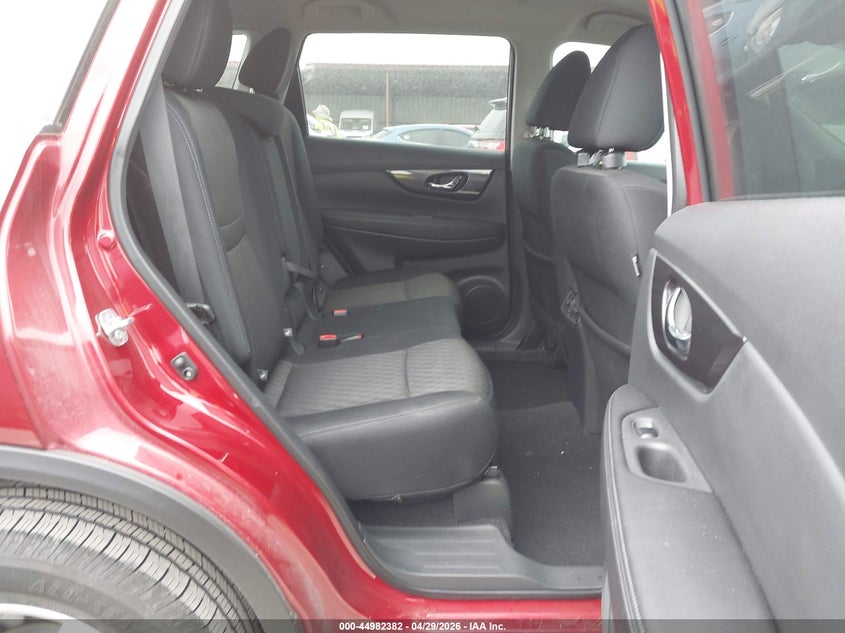 VIN: 5N1AT2MV7JC762167 2018 NISSAN ROGUE SV