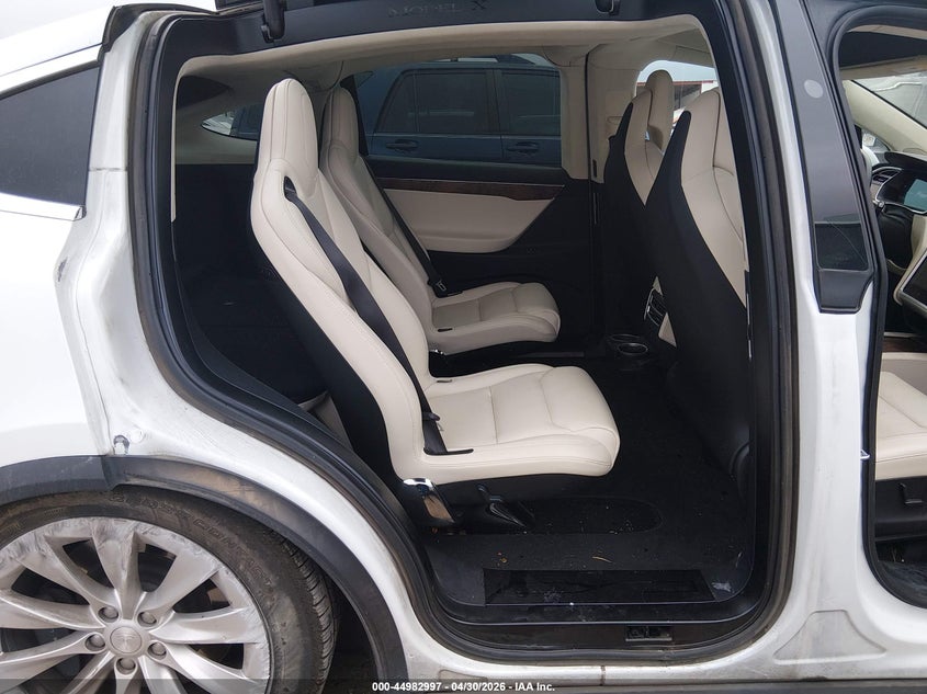 2017 Tesla Model X 100D/75D/90D VIN: 5YJXCBE27HF071169 Lot: 44982997
