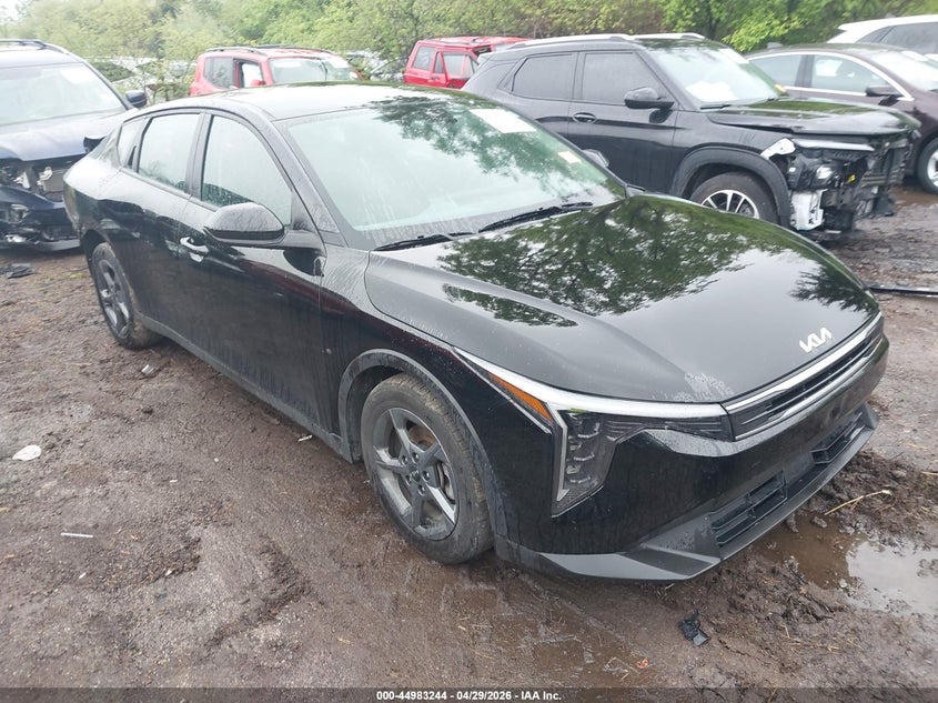 Vin: 3kpft4de3se017979, lot: 45480666, kia k4 lxs 2025 img_1