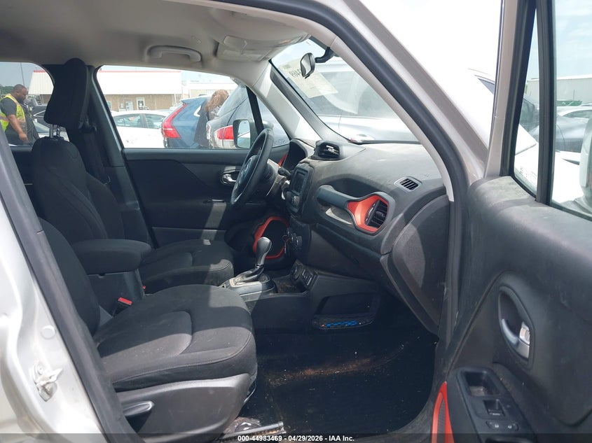 2018 JEEP RENEGADE auction photo 5
