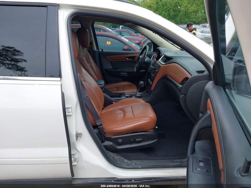 2015 CHEVROLET TRAVERSE auction photo 5