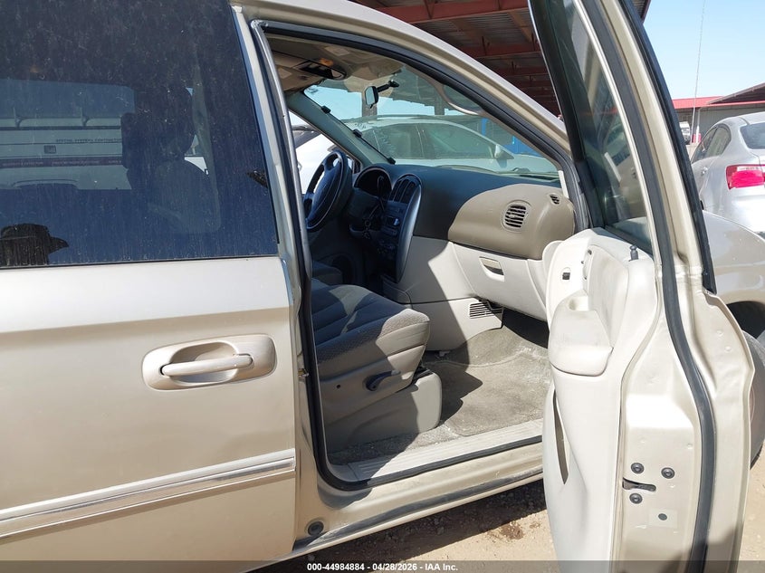 2005 Chrysler Town & Country Touring