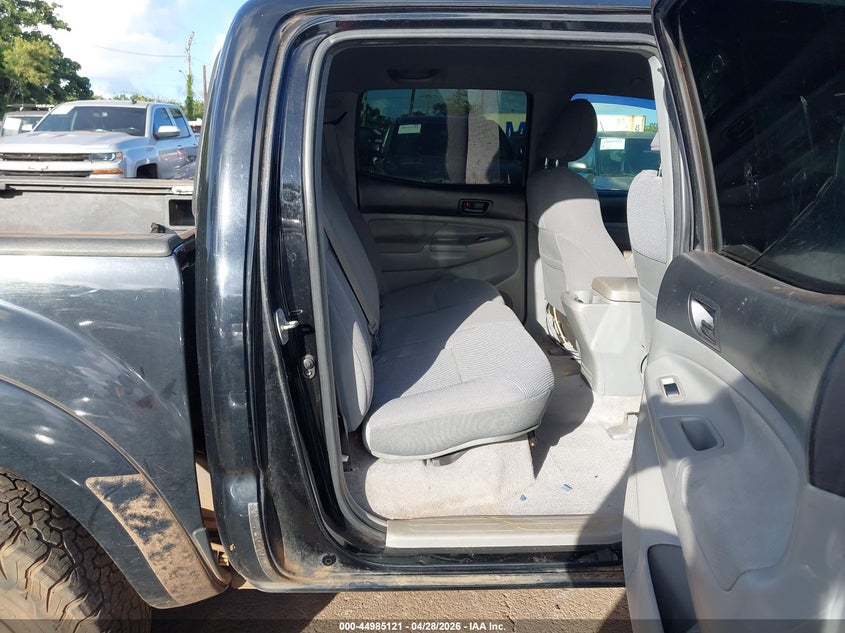 2011 TOYOTA TACOMA auction photo 8