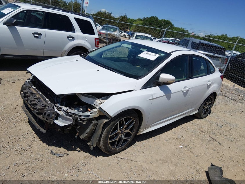 2016 Ford Focus Se 1FADP3F27GL350182 photo 1