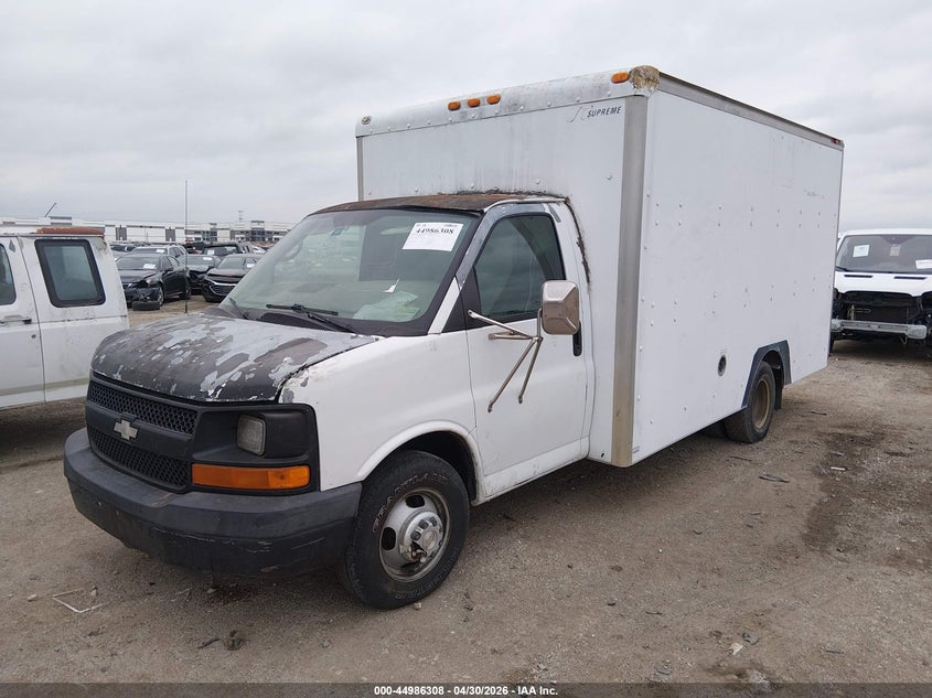 2007 Chevrolet Express Cutaway Work Van 1GBJG31U771140199 photo 1