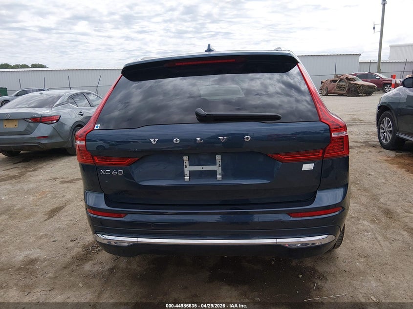 VOLVO XC60 RECHARGE PLUG-IN HYBRID - zdjęcie 17