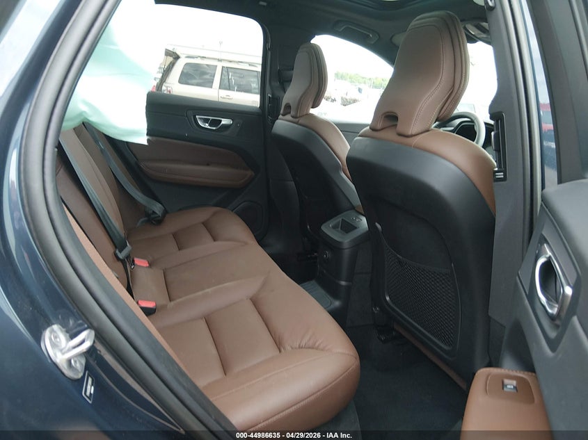 VOLVO XC60 RECHARGE PLUG-IN HYBRID - zdjęcie 8