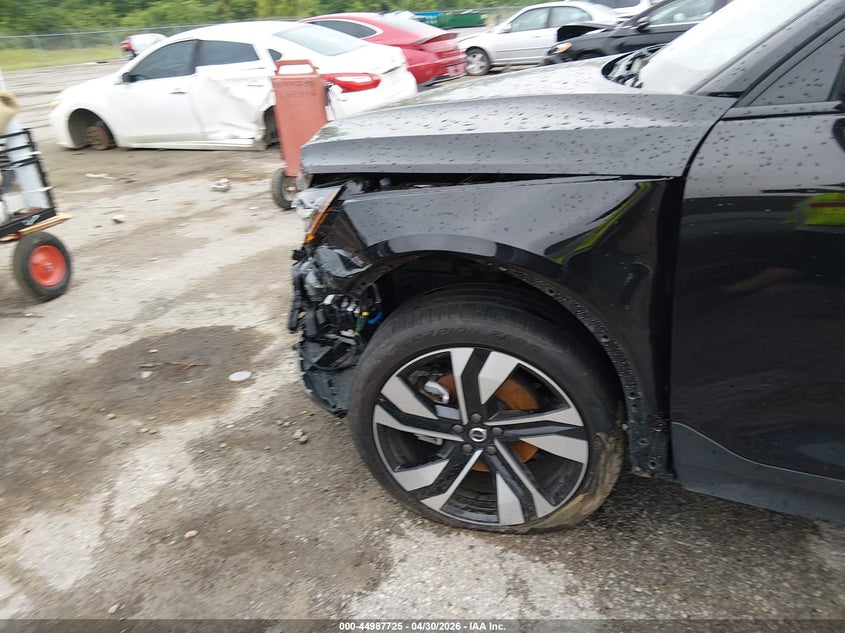 2025 Volvo Xc40 B5 Plus Dark Theme VIN: YV4L12UC3S2500104 Lot: 44987725