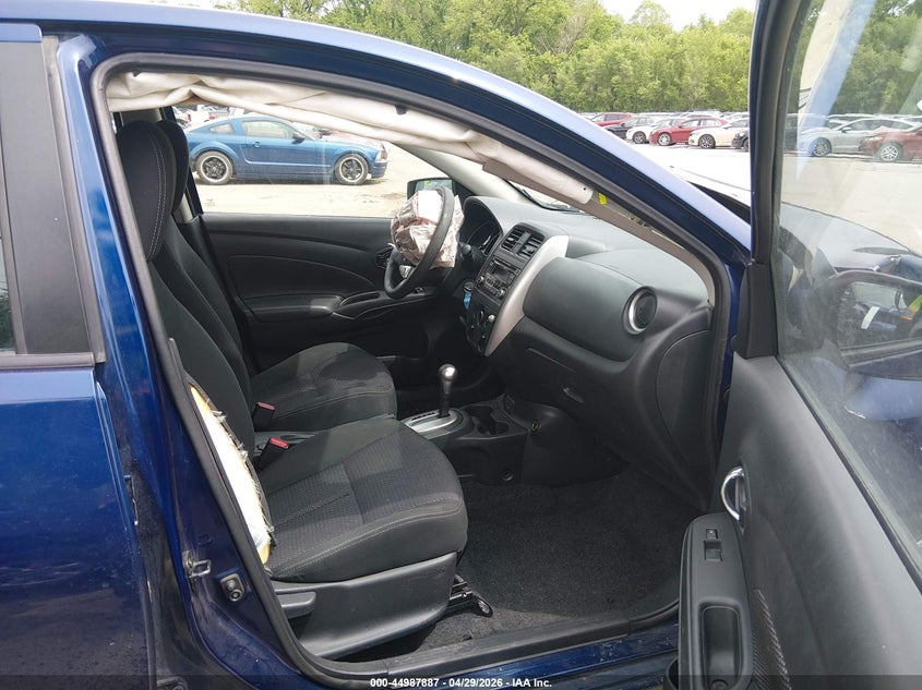 2018 NISSAN VERSA auction photo 5