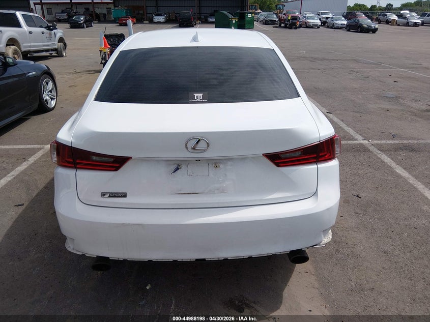 LEXUS IS 200T - zdjęcie 15