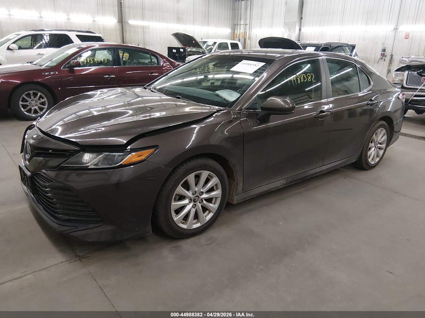 2018 Toyota Camry Le 4T1B11HKXJU029920 photo 1