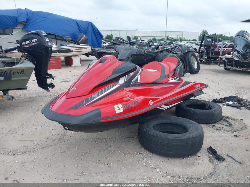 YAMA0945C616 2016 Yamaha Waverunner photo 1