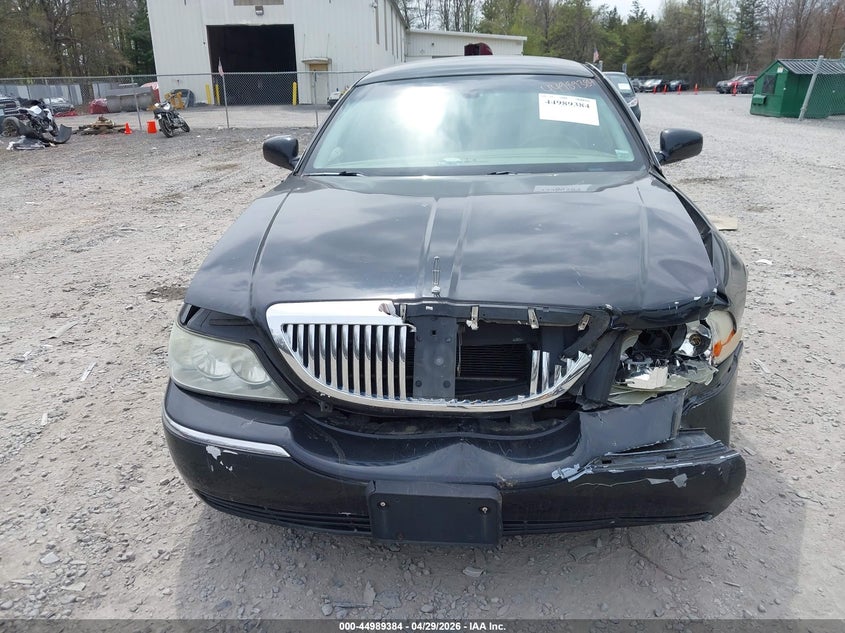 2007 Lincoln Town Car Signature VIN: 1LNHM81W97Y638666 Lot: 44989384