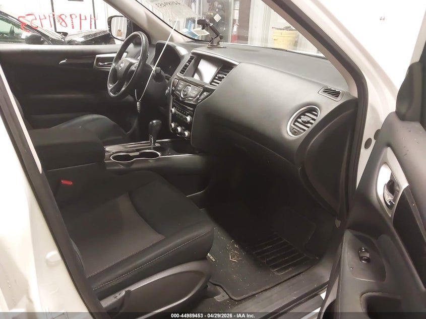 2017 Nissan Pathfinder Sv