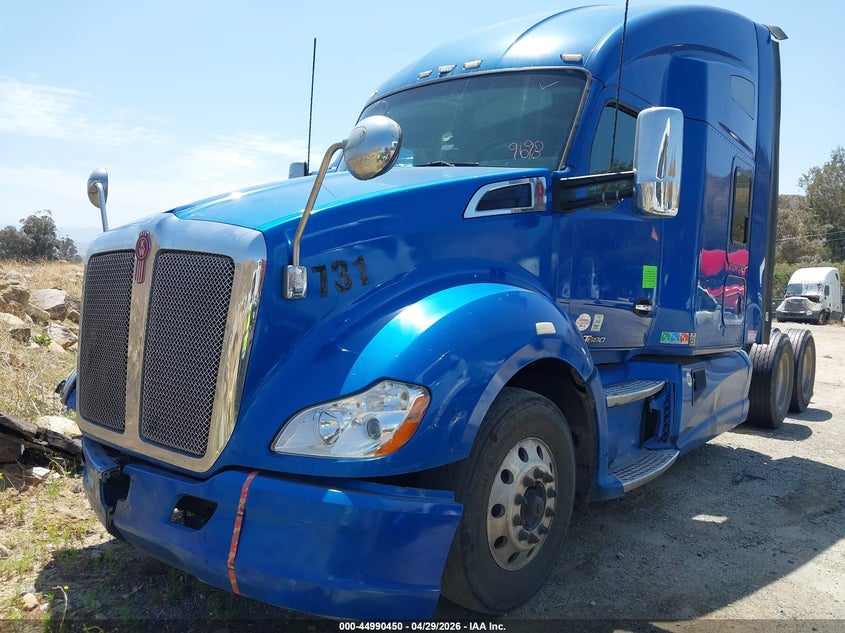 2016 KENWORTH CONSTRUCTION auction photo 2