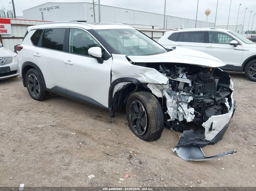 2026 NISSAN ROGUE DARK ARMOR/ROCK CREEK/SV