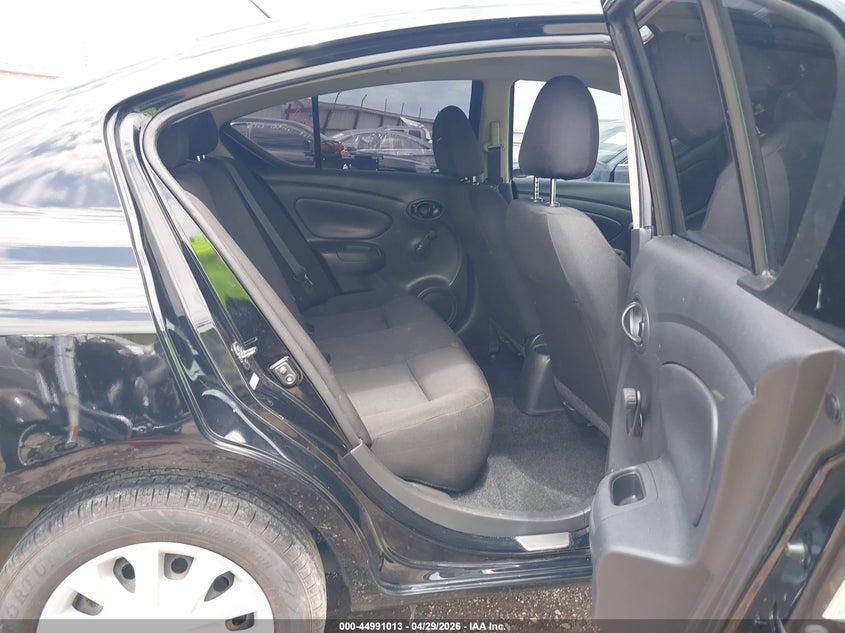 2019 NISSAN VERSA auction photo 8