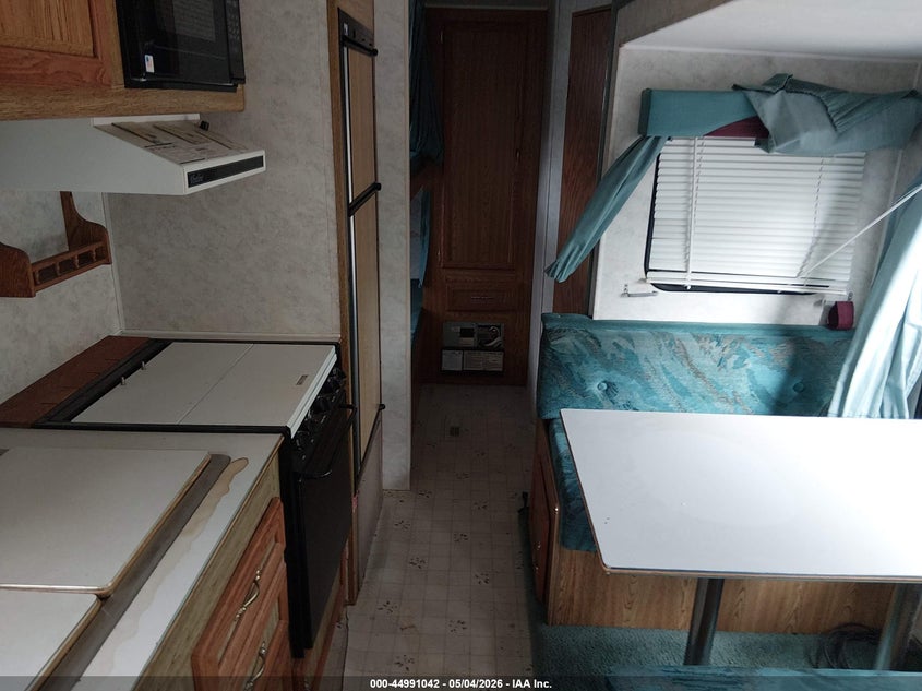 1996 SPORTSMEN 2850 SLIDE 5TH WHL TRAVEL TRAILER auction photo 8