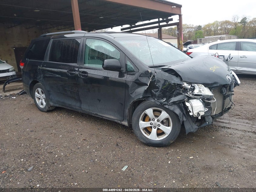 2011 TOYOTA SIENNA LE V6