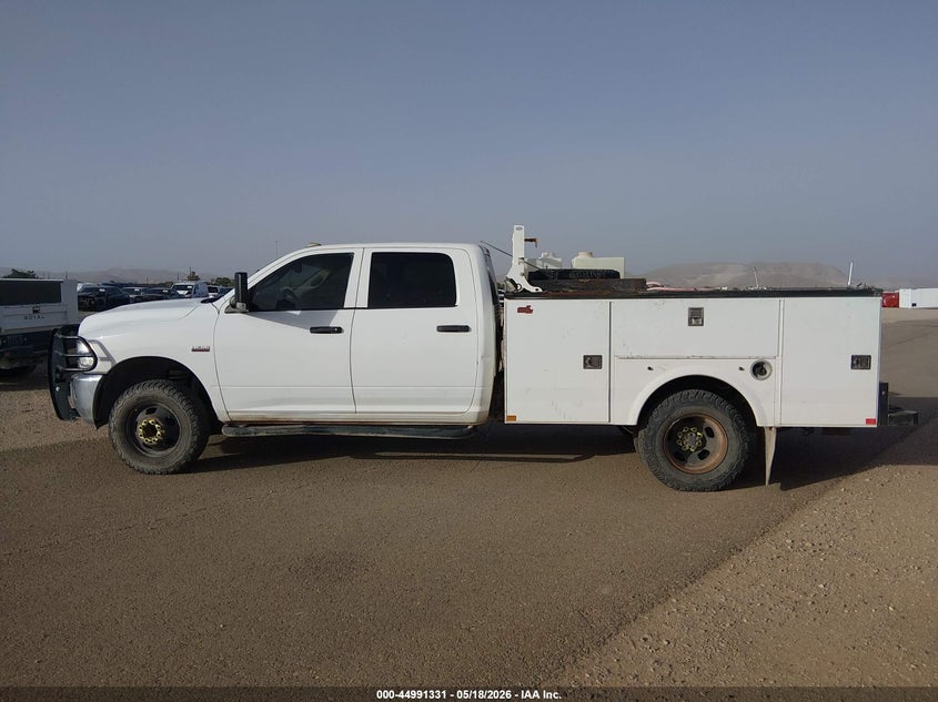 3C7WRTCJXJG201510 2018 Ram 3500 Ram Chassis Tradesman/Slt/Laramie white