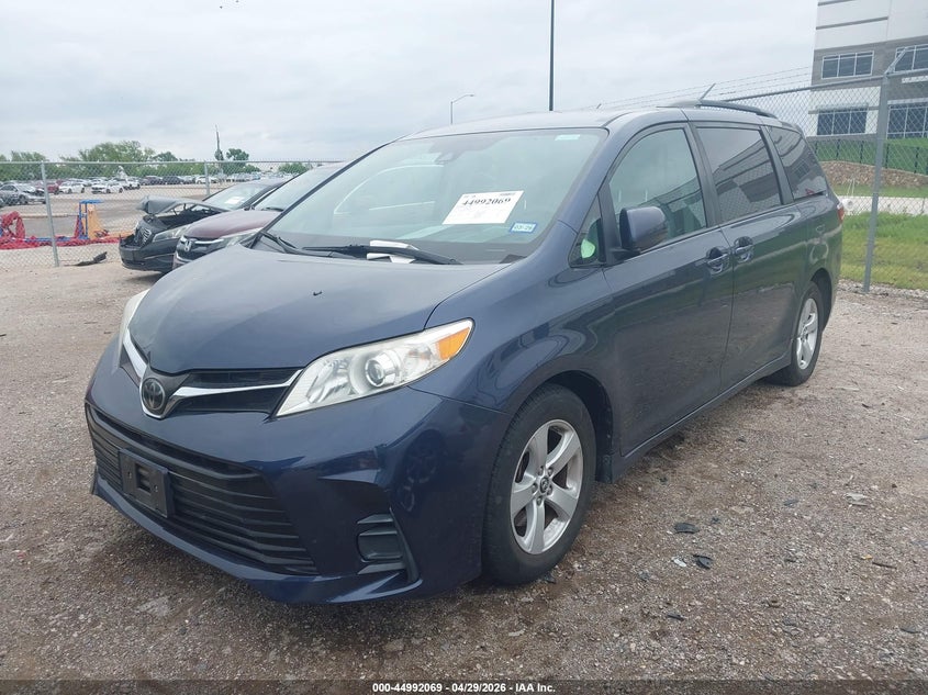 2019 Toyota Sienna Le 8 Passenger 5TDKZ3DC2KS998656 photo 1