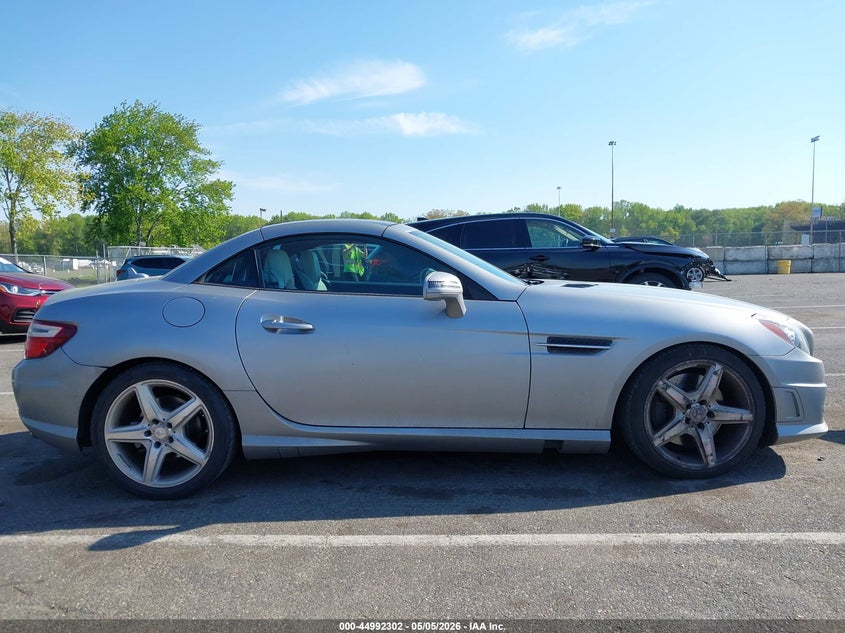 2016 Mercedes-Benz Slk 300 VIN: WDDPK3JA8GF122488 Lot: 44992302