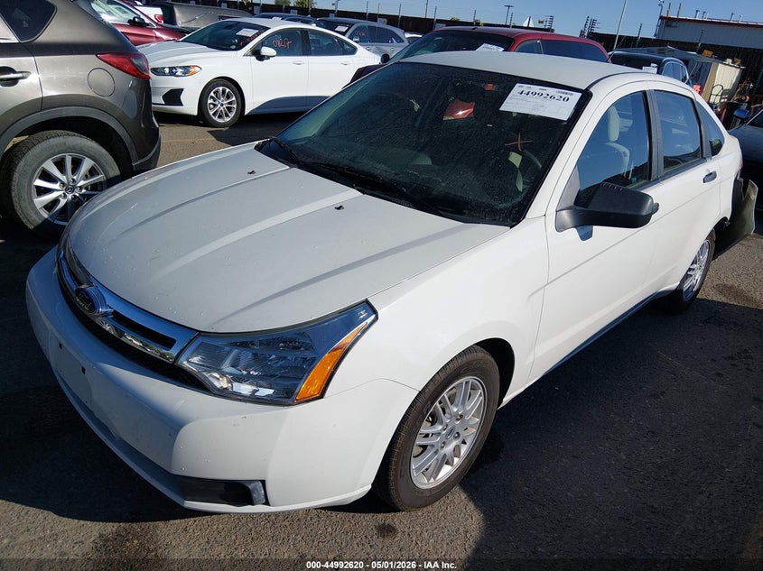2010 Ford Focus Se 1FAHP3FN4AW194040 photo 1