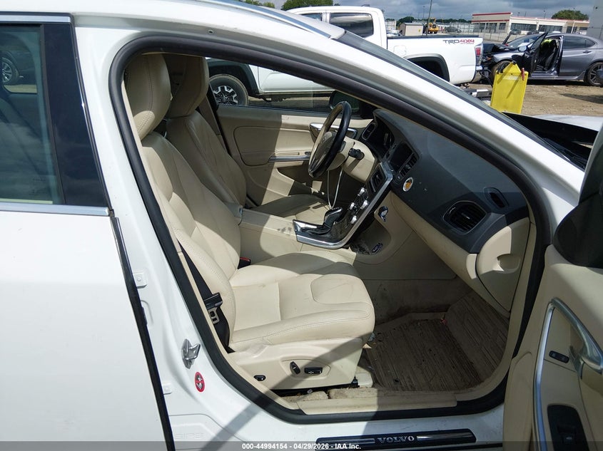 2016 VOLVO V60 auction photo 5