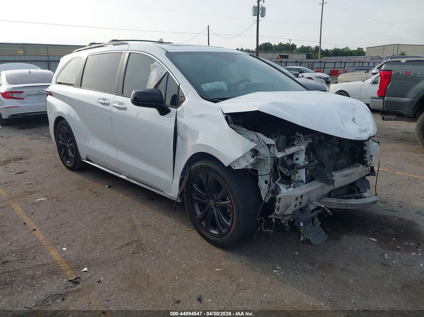 TOYOTA SIENNA XSE 2022