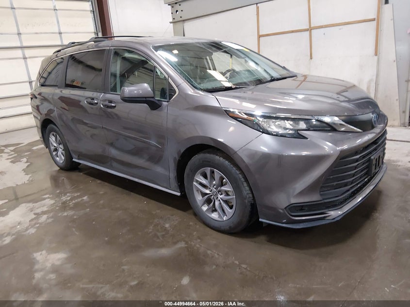 2022 Toyota Sienna Le
