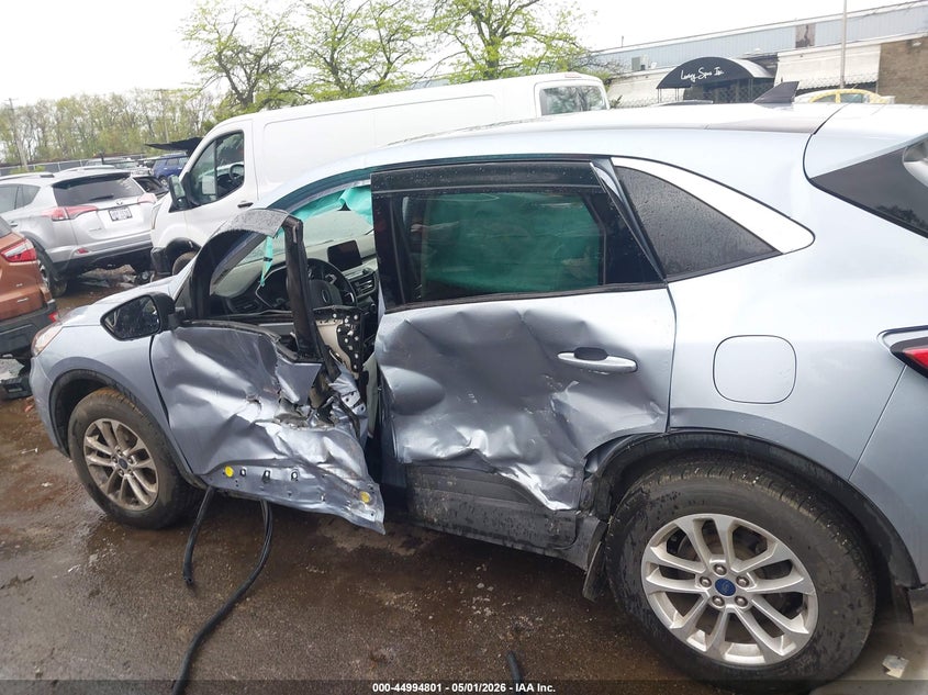 VIN 1FMCU9G63NUB82255 2022 FORD ESCAPE SE