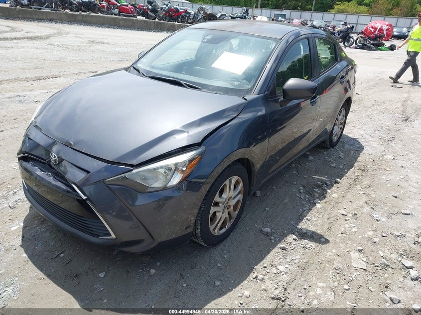 3MYDLBYV2JY302371 2018 Toyota Yaris Ia photo 1
